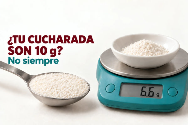 Ilustración del cálculo de una cucharada de colágeno: unos 6.6 g según densidad; no siempre son 10 g.